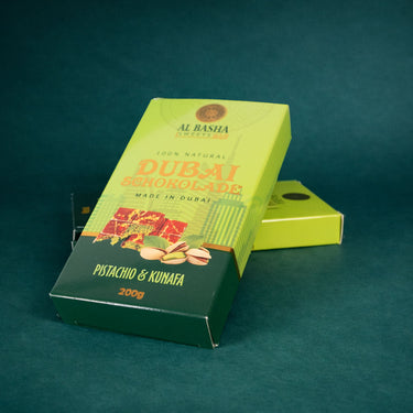 Dubai Schokolade liegend präsentiert