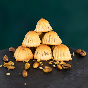 Maamoul Gebäck mit Pistazienfüllung, klassisch geformt